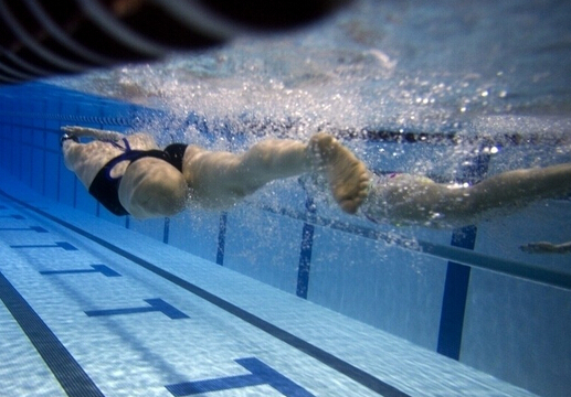 游泳的好处-游泳减肥的注意事项