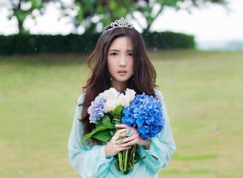 何洁个人资料照片,何洁新恋情,男友赫子铭《敢爱》发布会现场告白