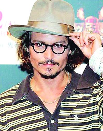 “随变小姐”Promise Phan化妆成约翰尼·德普