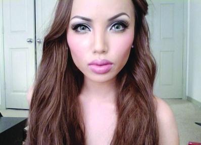 “随变小姐”Promise Phan变装成安吉丽娜·朱莉的Promise