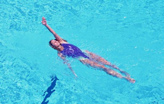 最适合夏季减肥的运动：游泳减肥