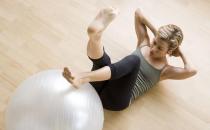 怎么做仰卧起坐才能减肚子？