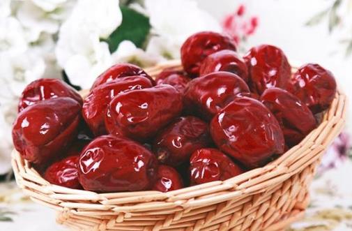 男人吃红枣的好处?男人吃枣有助提高性能力