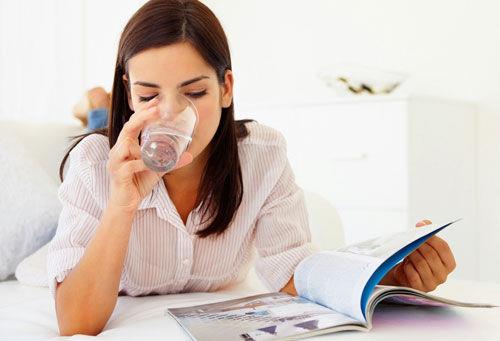 喝温开水好处:养胃、清洁口腔、刷牙保护牙龈