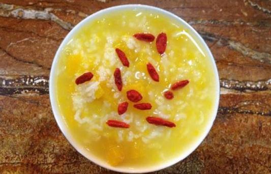 学生护眼早餐食谱:胡萝卜木瓜牛奶羹