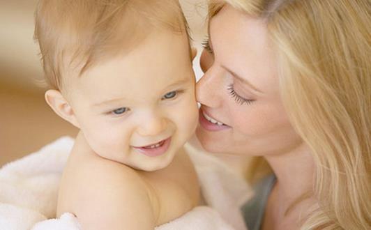 母乳喂养分几个时期？母乳喂养要喂水吗？