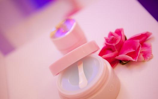 化妆水和爽肤水到底有什么区别?