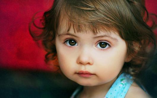 女宝宝会来“月经”？如何护理女宝宝？