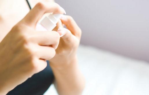 敷面膜和爽肤水先做哪一个?