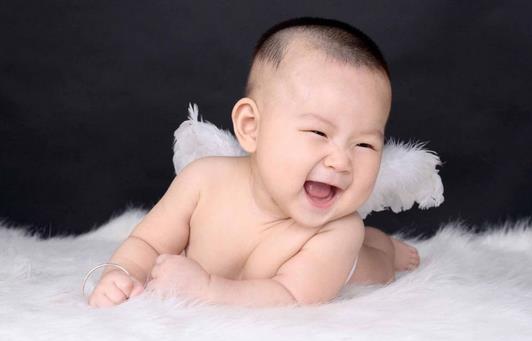 宝宝吃奶粉好吗？大便太干怎么办？