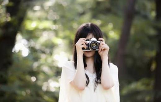 初学者不会化妆?睫毛变蜘蛛脚太尴尬?