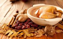 适合坐月子的药膳食谱有哪些？