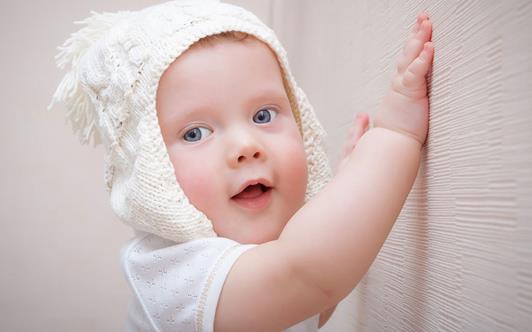 新生儿使用奶瓶应该是什么时候？