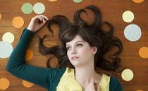 如何让头发更加柔顺亮滑？