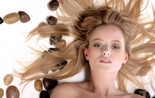 长斑秃是什么原因？斑秃怎么治疗？