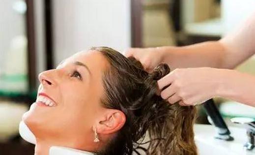 怎么洗发头发才不会掉?适度的冲洗