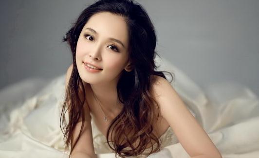 中长发怎么盘发最好看？DIY随性蓬松卷发