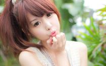 如何把粗花呢编进辫子里？