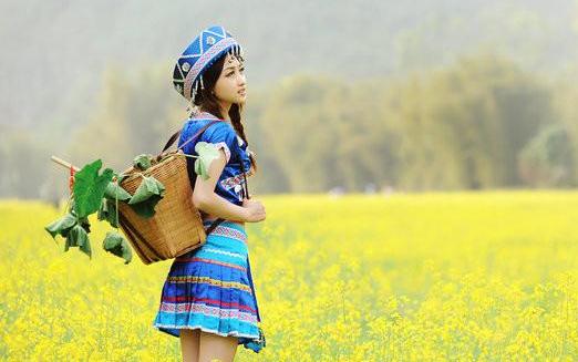 怎么烫发才不死板?适当修剪长度