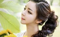 华丽优雅的简洁盘发的方法