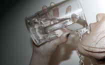 喝什么饮料能给身体补水？