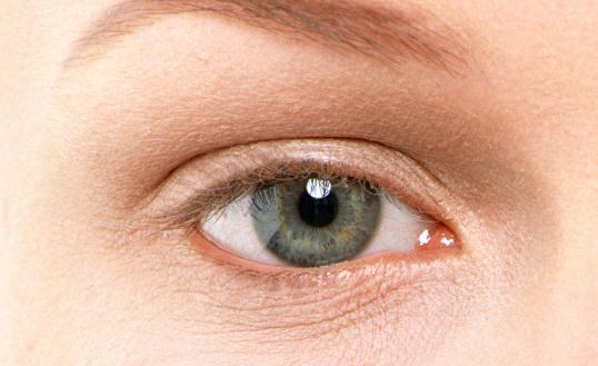 吃什么能够保护眼睛?芝麻核桃乳的做法