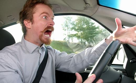 行车安全:开车不能做的7件事