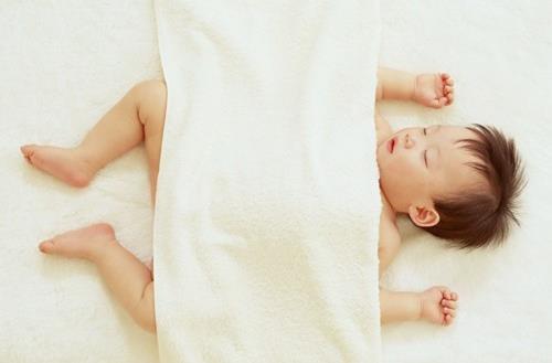 秋季宝宝易腹泻 如何预防婴儿秋季腹泻