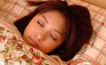 睡觉时不宜戴这5种东西