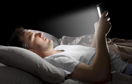 阅读电子书严重影响睡眠