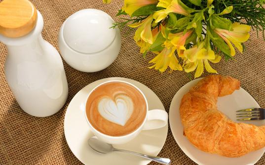 秋季营养早餐：清粥加小菜