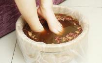 花椒水泡脚胜过补药