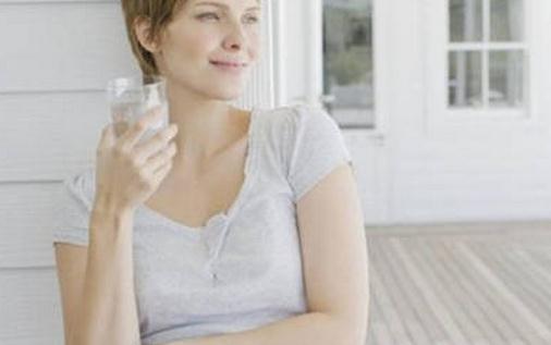 孕妇睡姿应是怎样的？孕妇睡前不吃什么？