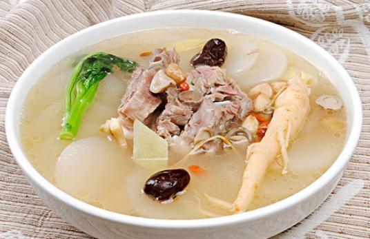 月子餐推荐:红枣菊花粥的做法