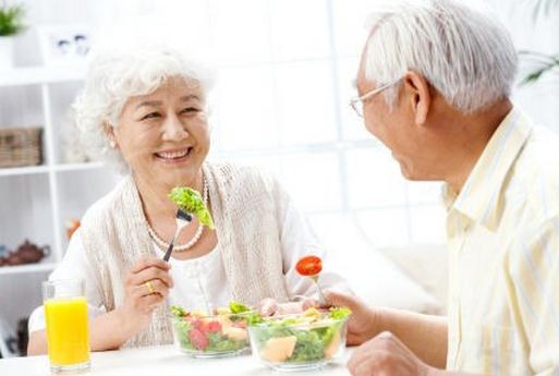 老人吃水果六种错误方法 这样吃伤害身体-360