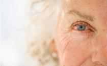 什么原因导致老年人发生白内障