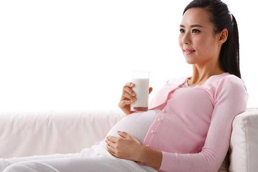孕期喝牛奶需谨慎 有机奶可能影响胎儿智力