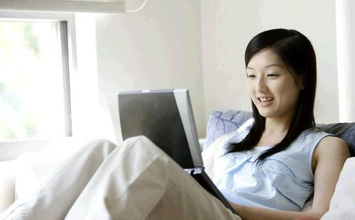 产妇坐月子能看书看电视和上网吗