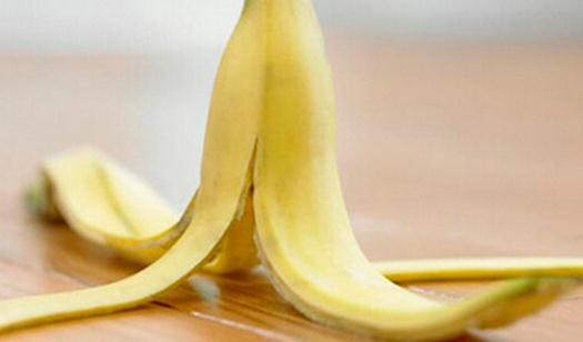 香蕉皮妙用多 香蕉皮有美白牙齿的作用