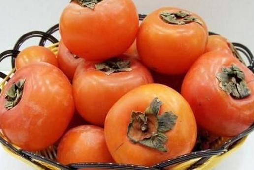 柿子的营养功效有哪些 食用要注意什么