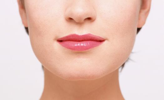有哪些常见的丰唇手术方法