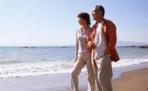 老人走路内八竟是关节炎