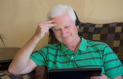 老人耳朵不好 三步解决困扰