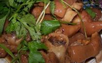 猪蹄怎么烹饪好吃？食用猪蹄有什么禁忌？