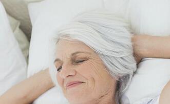 别瞎吃 老人应该看年龄吃保健品