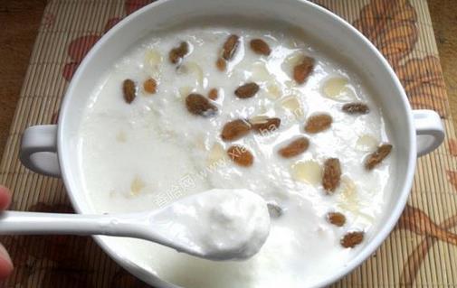 老酸奶普遍含有较多添加剂 自酿酸奶不用愁