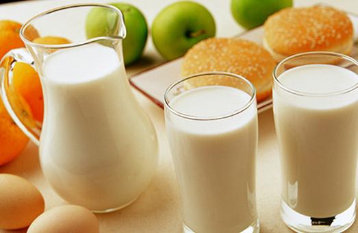 晚上喝牛奶有什么好处?喝牛奶也有误区