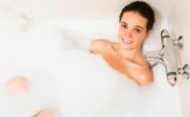 女人洗冷水澡的坏处 惹妇科病手脚冰凉