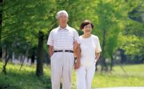 散步强身助眠 老人长寿秘籍