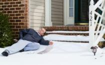 老人摔倒警惕是中风 如何预防